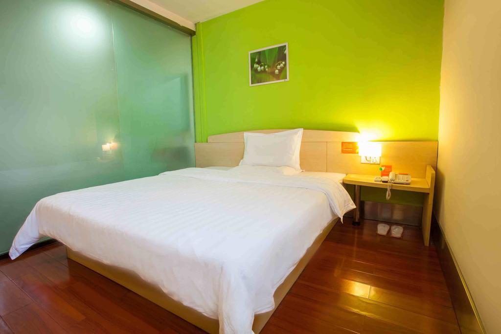 7Days Inn Wuzhou South Railway Station Cangwu Quarto foto